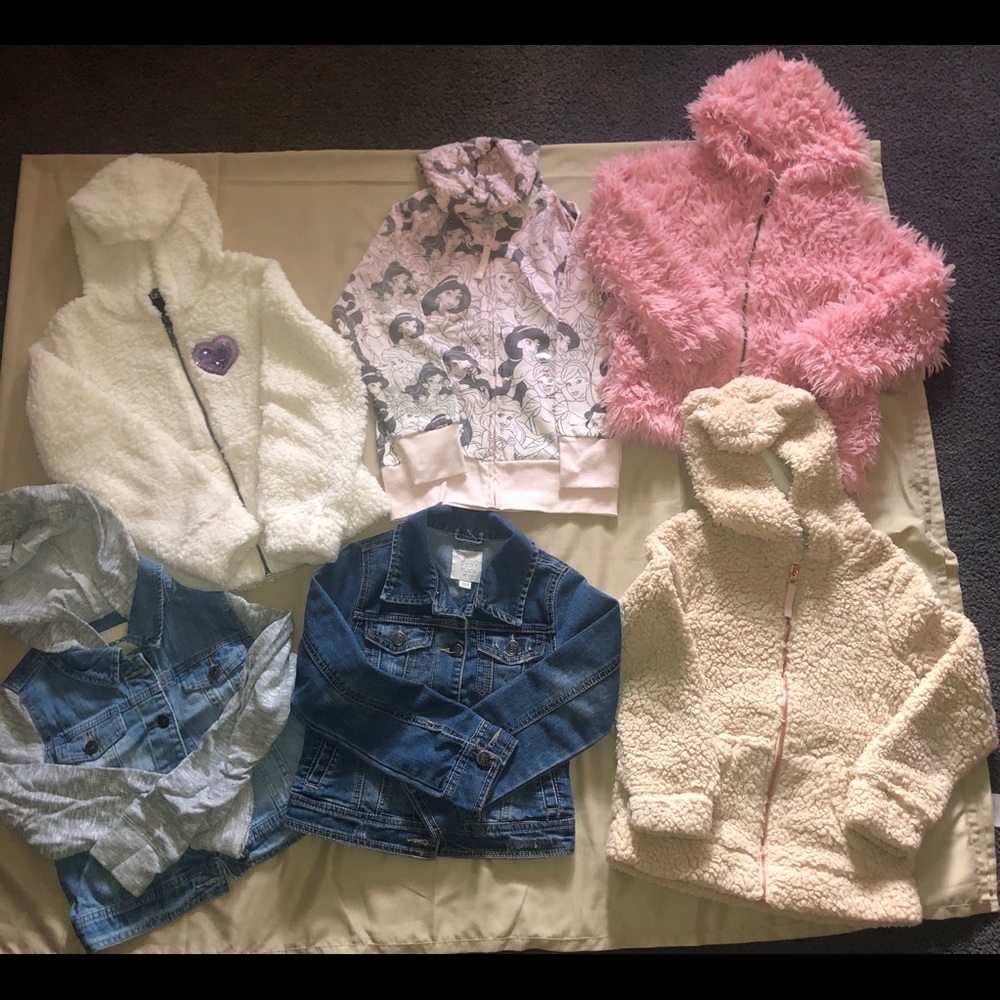 A bundle of Girl toddler clothing